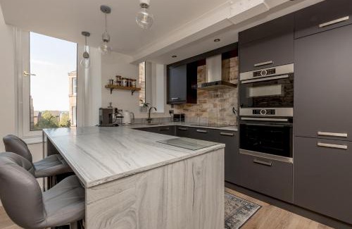 Merchiston Appartement | Pass the Keys 2BD Loft Style Apt - Edinburgh - Free Parking