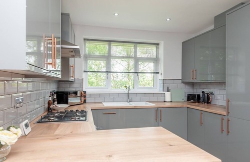 Chapeltown Appartement | Pass the Keys | Alwoodley Hub Serene Retreat