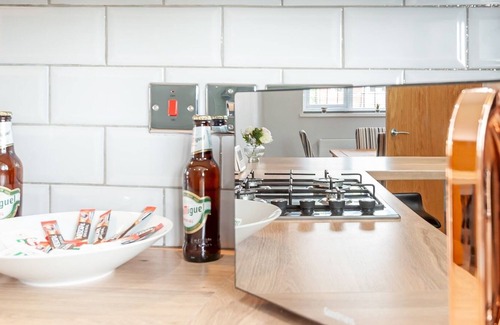 Chapeltown Appartement | Pass the Keys | Alwoodley Hub Serene Retreat