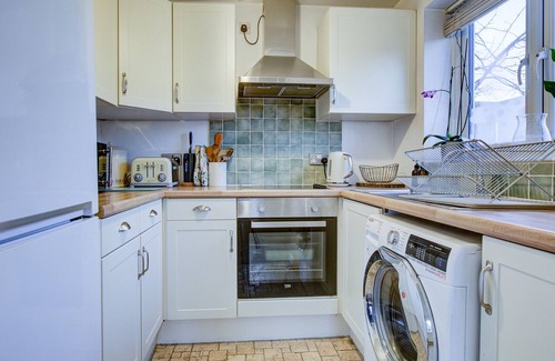 Basildon Maison | Pass the Keys | Beautiful Cosy Home