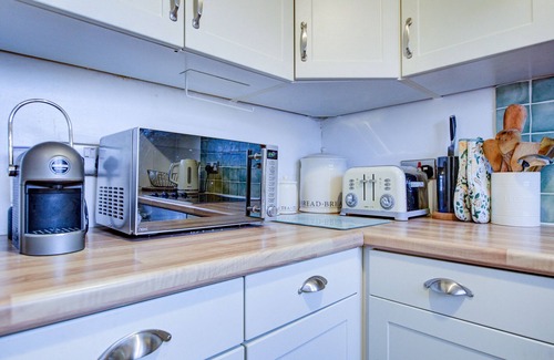 Basildon Maison | Pass the Keys | Beautiful Cosy Home