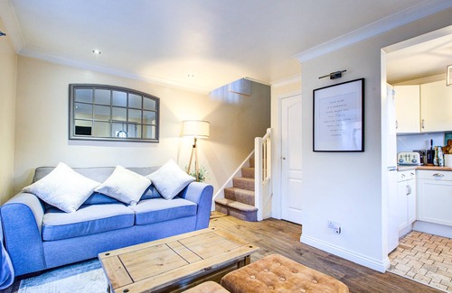 Basildon Maison | Pass the Keys | Beautiful Cosy Home