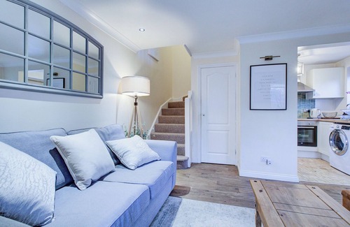 Basildon Maison | Pass the Keys | Beautiful Cosy Home