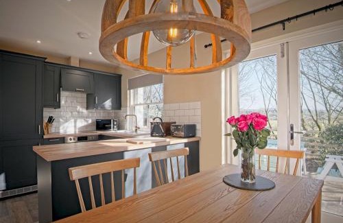 Newbridge Maison | Pass the Keys Beautiful Cottage in Historical Robert Burns Farm