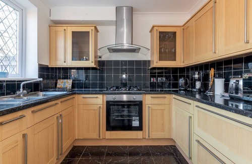 Abbey Wood Maison | Pass the Keys | Bright & Spacious 4BR House | Elizabeth Line