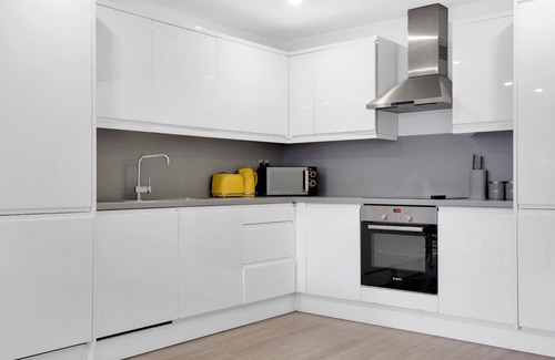 Canning Town Maison | Pass the Keys | Canning Town + ExCel Centre + Balcony