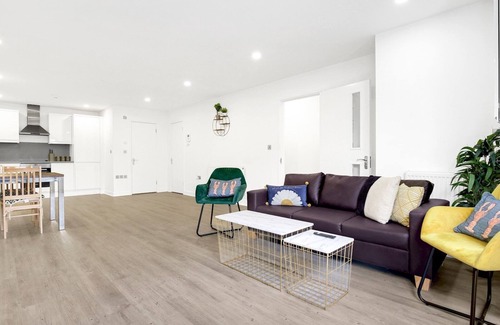 Canning Town Maison | Pass the Keys | Canning Town + ExCel Centre + Balcony