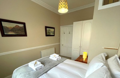 Kirkcudbright Maison | Pass the Keys | Charming 3BR Flat in Beautiful Kirkcudbright
