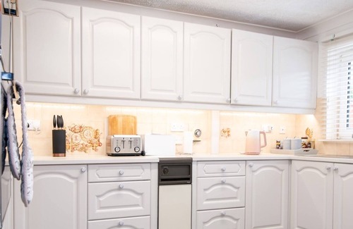 Ombersley Maison | Pass the Keys | Elegant Georgian Home in Picture Perfect Village