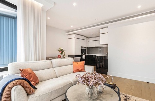 Vincent Square Appartement | Pass the Keys | Elegant Riverside Stay