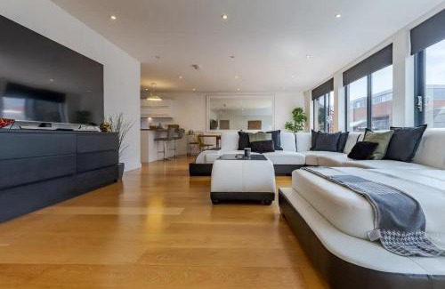 Birmingham City Centre Cabine | Pass the Keys Executive Penthouse 2 Bed Jewellery Quarter