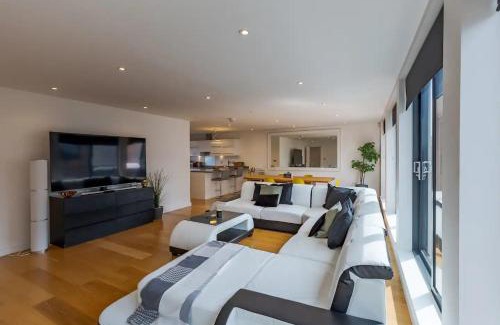 Birmingham City Centre Cabine | Pass the Keys Executive Penthouse 2 Bed Jewellery Quarter