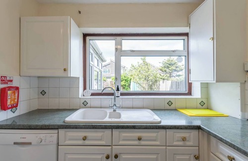 South Benfleet Maison | Pass the Keys | Large house in Benfleet
