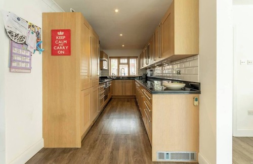 Chelmsford Maison | Pass the Keys | Large and spacious House in Chelmsford!