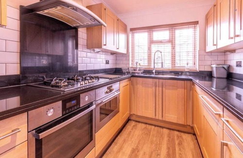 Chelmsford Maison | Pass the Keys | Large and spacious House in Chelmsford!