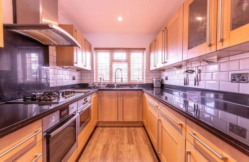 Chelmsford Maison | Pass the Keys | Large and spacious House in Chelmsford!