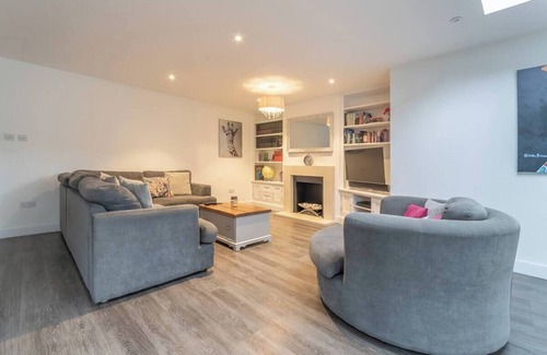 Chelmsford Maison | Pass the Keys | Large and spacious House in Chelmsford!