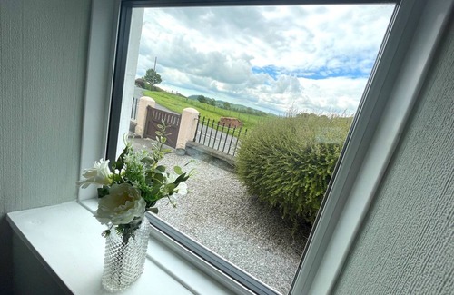 Castle Douglas Maison | Pass the Keys | Spacious 3BR Cottage in Beautiful Rural Setting
