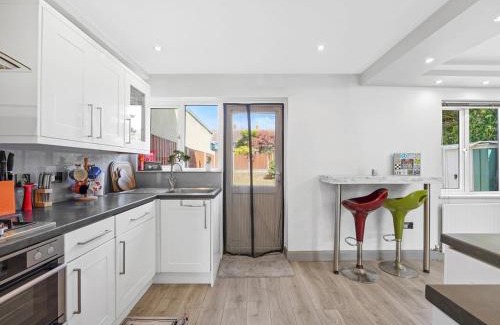 Havering Maison | Pass the Keys Spacious Garden Family House - Marks Gate