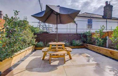 Leigh-on-Sea Maison | Pass the Keys Stunning house in Leigh