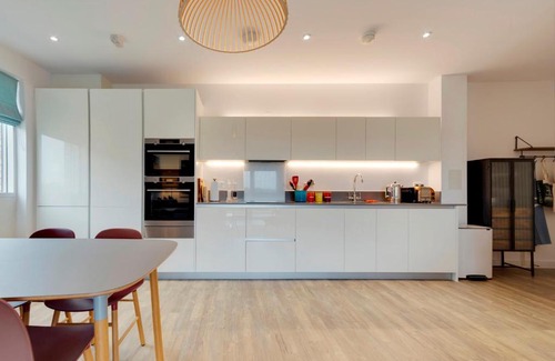 Trumpington Appartement | Pass the Keys Stunning and Spacious Modern Flat - Own Car Park