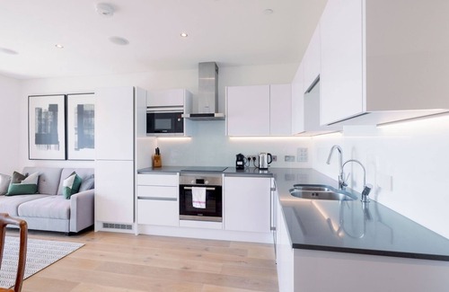 Hoxton West Appartement | Pass the Keys | Stylish 2BR Near Shoreditch + Liverpool St w/Patio