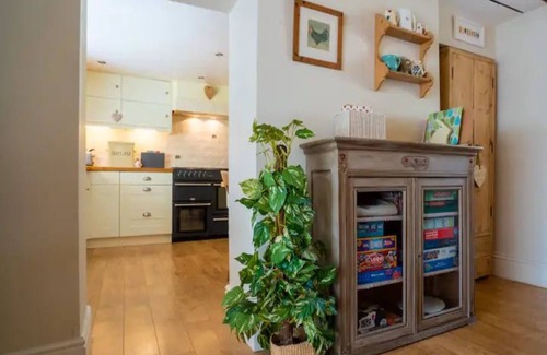 Lechlade Maison | Pass the Keys | Stylish and Spacious Cotswolds Cottage - Sleeps 6