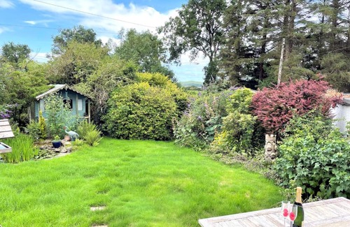 Rockcliffe Maison | Pass the Keys Traditional Scottish Cottage in Beautiful Location