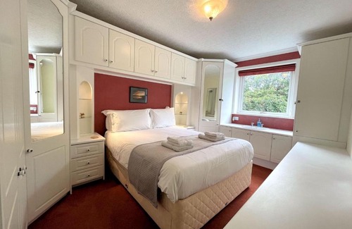 Rockcliffe Maison | Pass the Keys Traditional Scottish Cottage in Beautiful Location