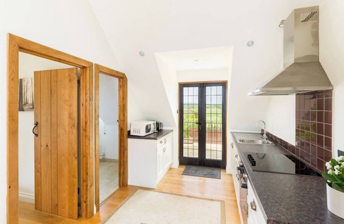 Long Marston Appartement | Pass the Keys | Sicca Lodge, Wyre Lane, CV37 8RQ · 1Bed with Sun Terrace & Parking, Long Marston