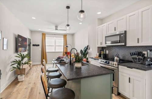 Passyunk Square Appartement | Passyunk Square Spacious 1 BR Oasis- Huge Deck
