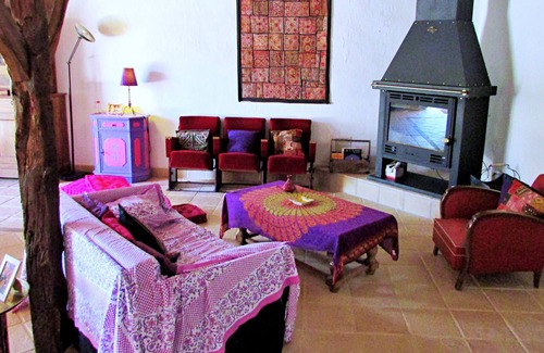 Calmont Lit Et Petit-Déjeuner | Pastel: furnished room between Toulouse and Carcassonne