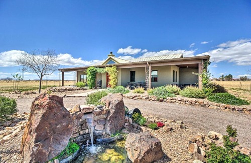 Elgin Maison | Pastoral Elgin Escape with Covered Patio and Grill!