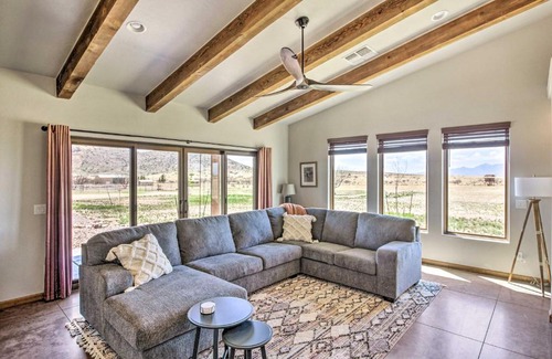Elgin Maison | Pastoral Elgin Escape with Covered Patio and Grill!