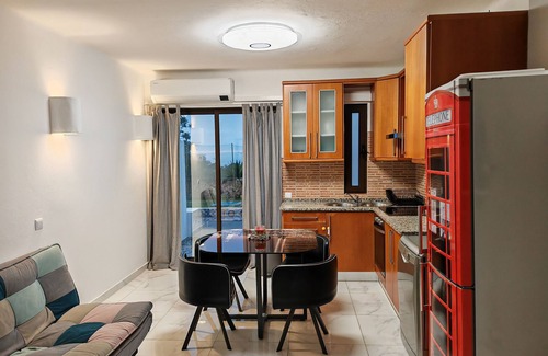 Patio Appartement | Páteo Apartment - Pool, BBQ and Garden View