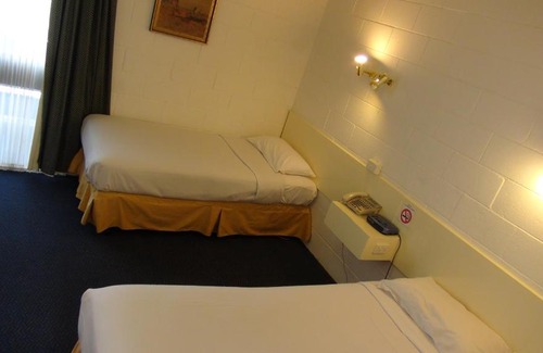 Kew Hôtel | Pathfinder Motel
