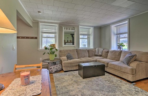 Hellertown Maison | Patio and Fire Pit Idyllic Cottage in Hellertown!