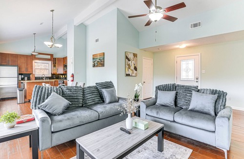 Pearland Maison | Patio, Fire Pit & Yard: Family Home in Pearland