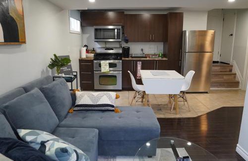 Hamilton Maison | Patio privé, hébergement équipé et spacieux.