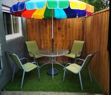 Hamilton Maison | Patio privé, hébergement équipé et spacieux.