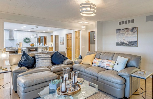 Earlville Maison | Patio & Water Views: Serene Bohemia River Escape!