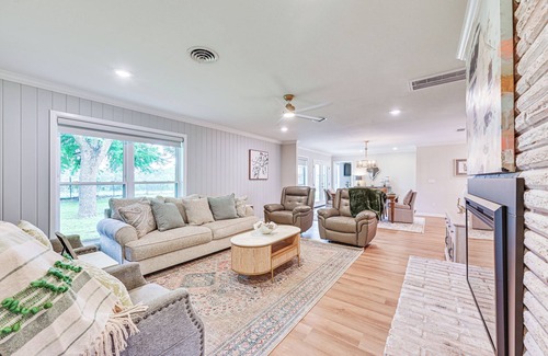 Judson Maison | Patio, Yard, Views: Modern Home in Longview