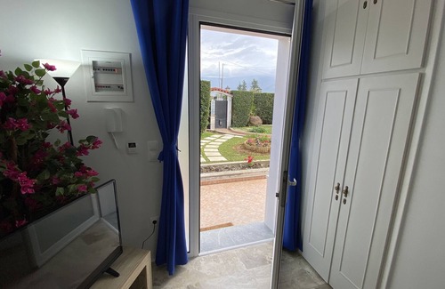 Paralia Appartement | Patras Blue Suite - ground floor apartment with all the necessary amenities.