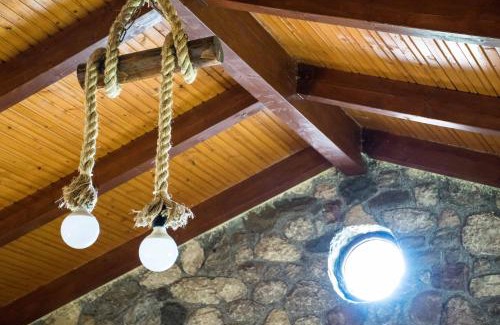 Mindiloglion Maison | Patras stonehouse with large yard - Πέτρινο σπίτι με αυλή