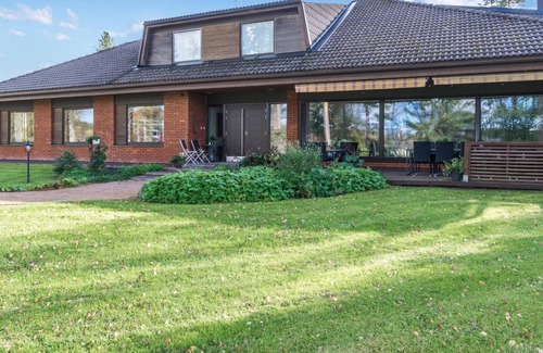 Loimaa Maison | Patruunan juhla ja majoitus by Interhome
