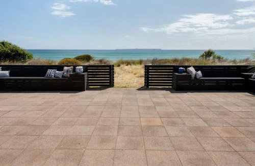 Papamoa Beach Maison | Pats Place on the Beach