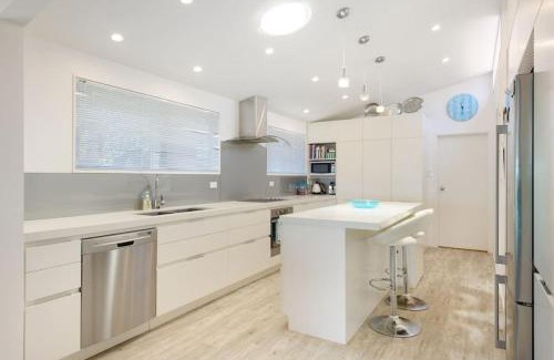 Papamoa Beach Maison | Pats Place on the Beach