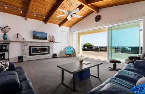 Papamoa Beach Maison | Pats Place on the Beach