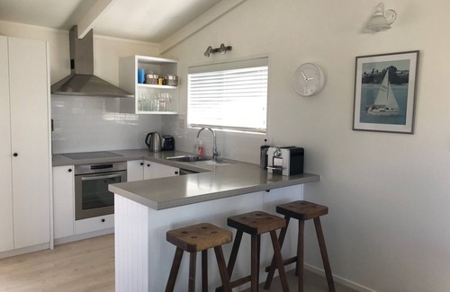 Pauanui Maison | Pauanui Family Bach with sleepout. 7 min walk to beach & shops. Sleeps 7