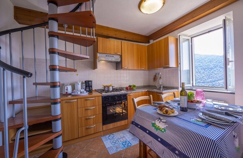 Ne Maison | Paulotti Antico Borgo First Floor, Ne, Italy